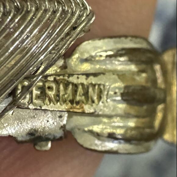 VTG Gold Tone Filigree Flower Clip On Earrings Marked Germany 1950s MCM Retro - Picture 8 of 8